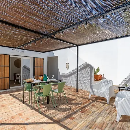 Sunny With Private Pool, Steps From #2007 Lagos