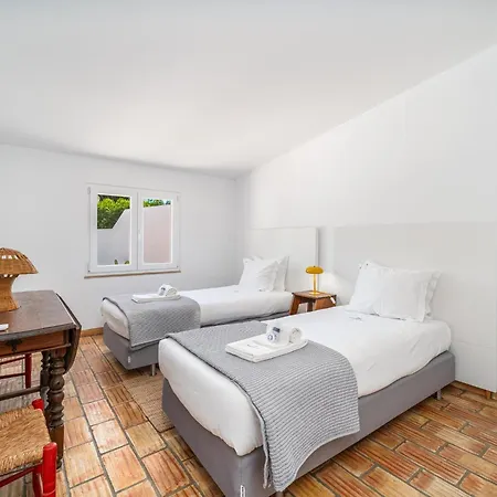 Sunny With Private Pool, Steps From #2007 Lagos