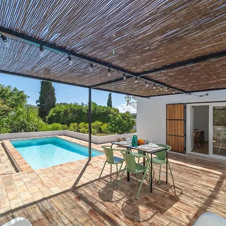 Sunny With Private Pool, Steps From #2007 Lagos