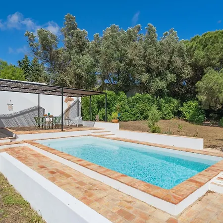 Sunny With Private Pool, Steps From #2007 Hébergement de vacances